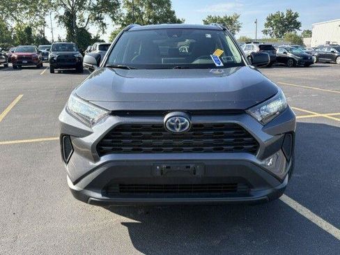Used 2021 Toyota RAV4 LE AWD/4WD image 4