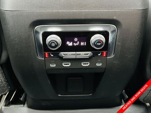Used 2024 GMC Yukon Denali Ultimate image 9