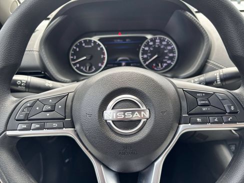 Used 2025 Nissan Sentra SV FWD image 21
