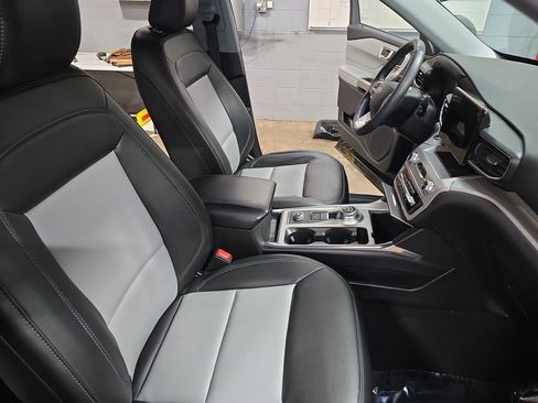 Used 2023 Ford Explorer XLT w/ Equipment Group 202A AWD/4WD image 12