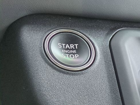 Used 2023 Land Rover Defender 110 X-Dynamic SE image 28