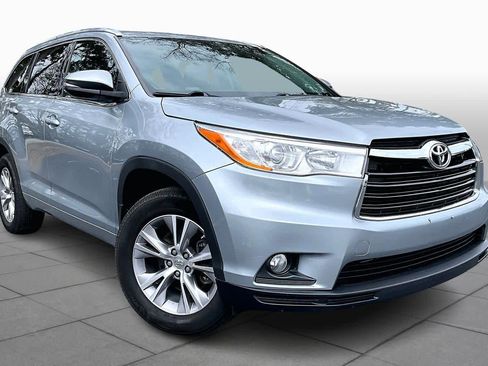 Used 2015 Toyota Highlander XLE image 3