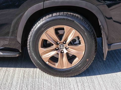 Used 2023 Toyota Highlander Bronze Edition FWD image 9