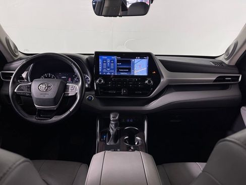 Used 2022 Toyota Highlander Platinum image 14