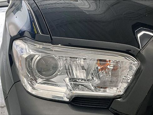 Used 2019 Toyota Tacoma SR AWD/4WD image 29