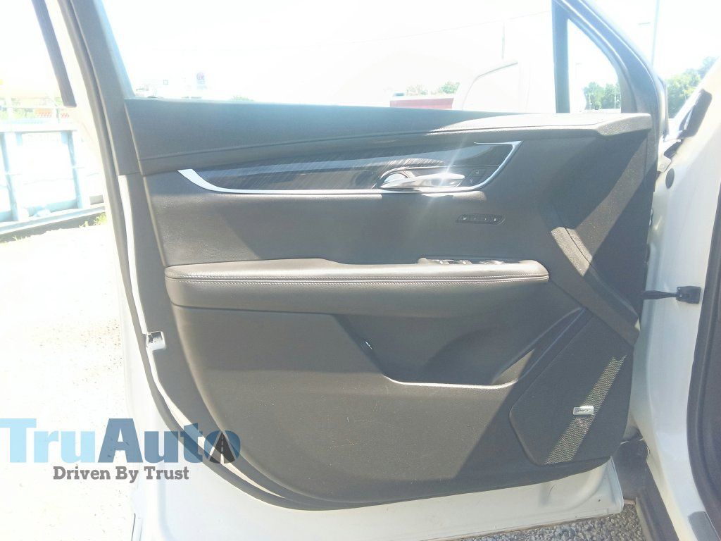 Used 2020 Cadillac XT6 Premium Luxury FWD image 20