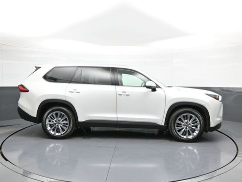 Certified 2024 Toyota Grand Highlander Platinum image 5
