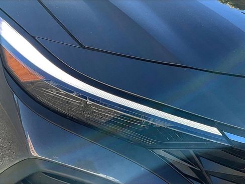 Certified 2025 Hyundai Elantra Sport image 29