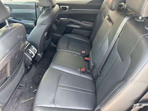 Used 2023 Kia Sorento S image 12