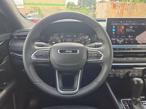 Used 2025 Jeep Compass Trailhawk AWD/4WD image 22