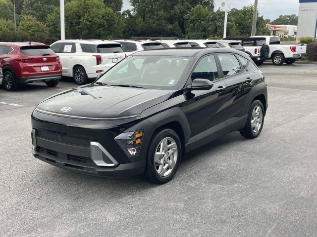 Certified 2024 Hyundai Kona SE FWD image 3