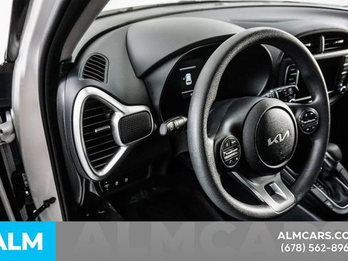 Used 2025 Kia Soul LX w/ LX Technology Package FWD image 26