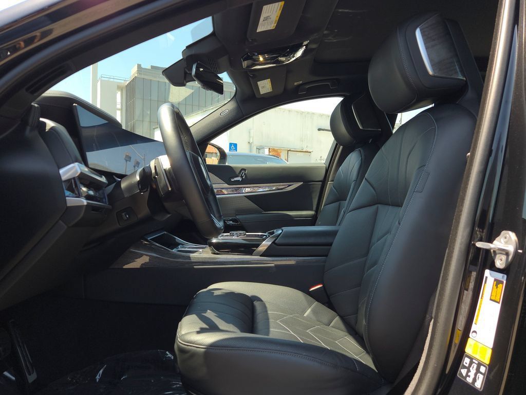 Used 2024 BMW 760i xDrive AWD/4WD image 8