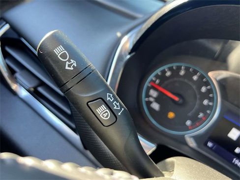 Used 2022 Chevrolet Traverse RS image 35