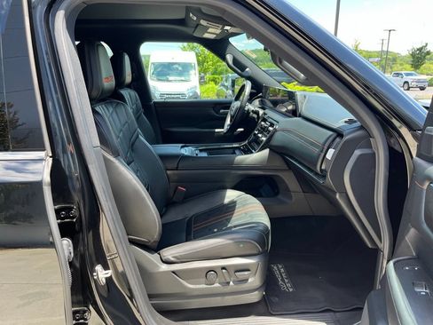 Used 2025 Nissan Armada PRO-4X w/ Pro-4X Premium Package AWD/4WD image 28