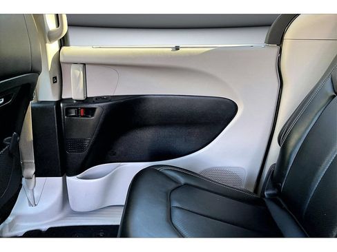 Used 2024 Chrysler Pacifica Touring-L FWD image 43