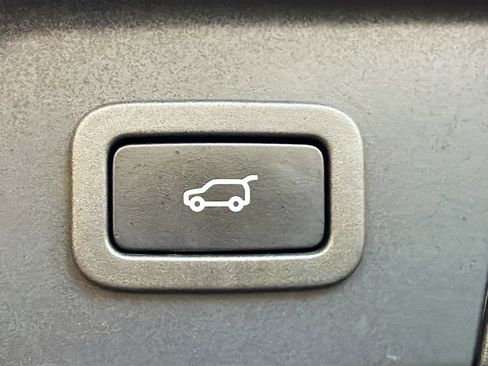 Used 2022 Land Rover Range Rover Velar R-Dynamic S image 13