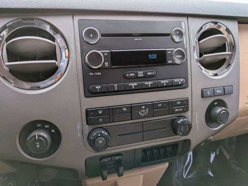 Used 2012 Ford F250 XLT w/ XLT Premium Pkg image 13