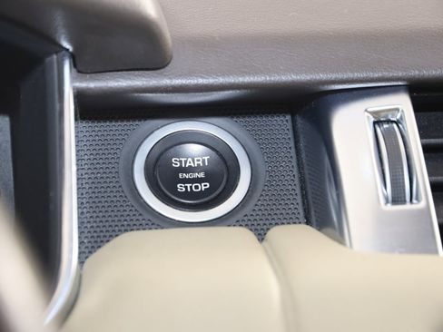 Used 2020 Land Rover Range Rover Sport SE image 30