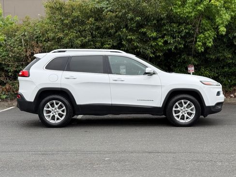 Used 2014 Jeep Cherokee Latitude AWD/4WD image 2
