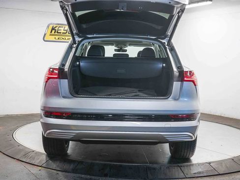 Used 2023 Audi e-tron Premium image 27