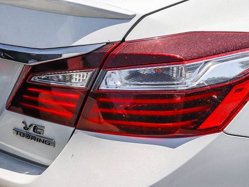 Used 2016 Honda Accord Touring image 13