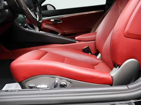 Used 2024 Porsche 718 Boxster RWD image 32
