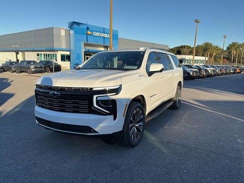 New 2026 Chevrolet Suburban High Country image 3