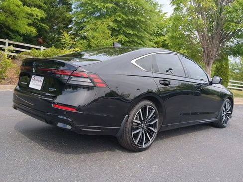 Used 2025 Honda Accord Touring image 4
