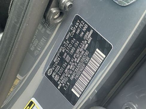 New 2025 Hyundai Venue SEL image 45