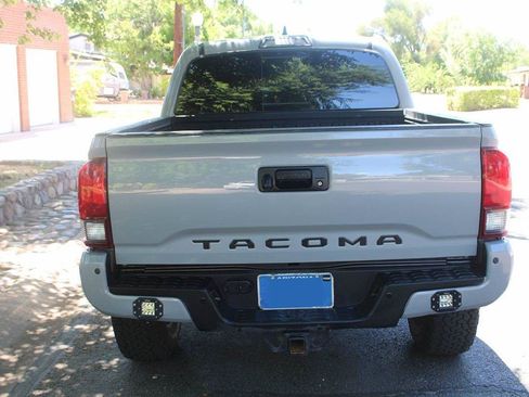 Used 2019 Toyota Tacoma TRD Off-Road AWD/4WD image 5