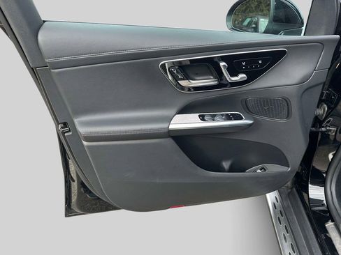 Used 2024 Mercedes-Benz GLC 300 4MATIC image 12