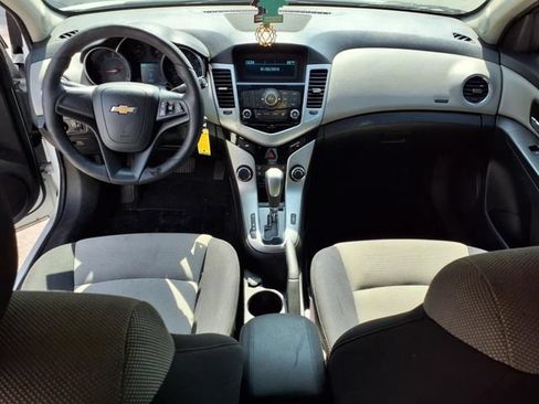 Used 2015 Chevrolet Cruze LS FWD image 9