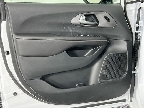 New 2026 Chrysler Pacifica Select FWD image 20