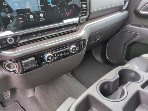 Certified 2025 GMC Sierra 1500 SLT AWD/4WD image 24