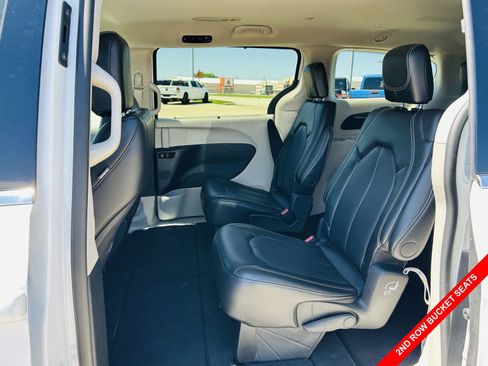 Used 2024 Chrysler Pacifica Touring-L FWD image 26