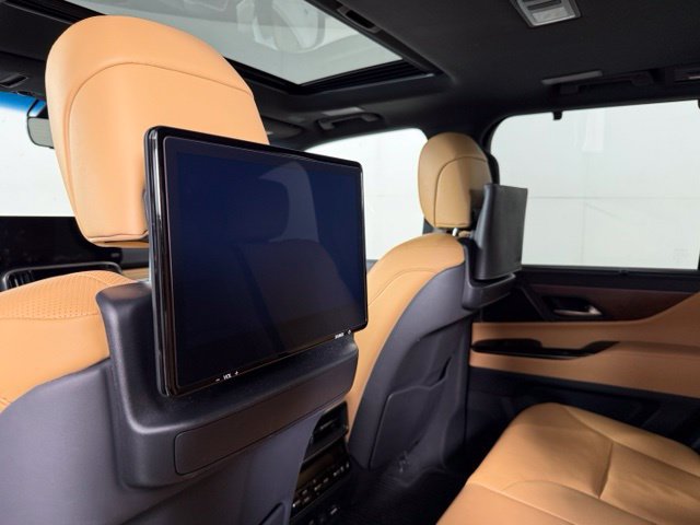 Used 2023 Lexus LX 600 4WD w/ Accessory Package (Z1) image 26