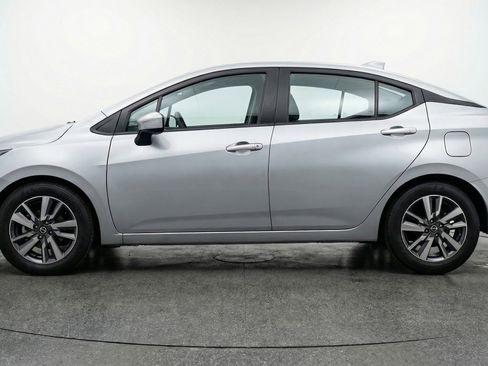 Used 2025 Nissan Versa SV image 4