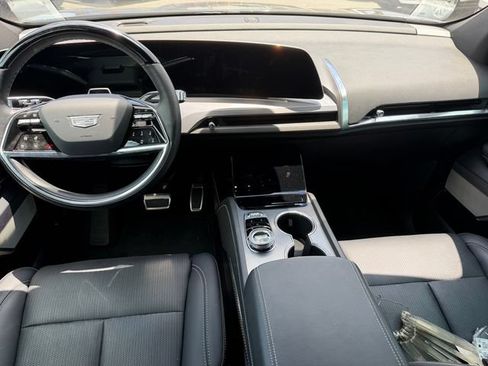 Used 2026 Cadillac Vistiq Luxury AWD/4WD image 11