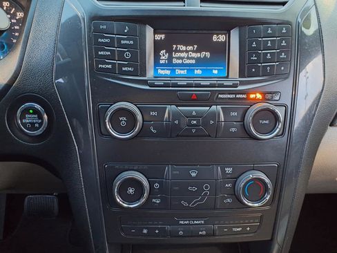 Used 2019 Ford Explorer XLT image 15