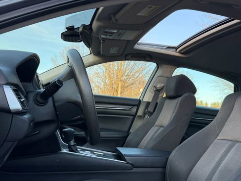 Used 2018 Honda Accord EX image 12