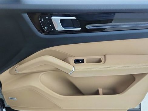 Used 2022 Porsche Cayenne image 23