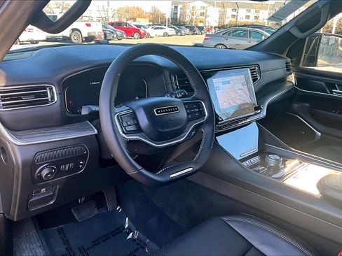 Used 2024 Jeep Wagoneer L Series II w/ Premium Group I image 13
