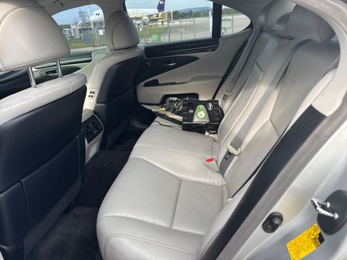 Used 2013 Lexus LS 460 w/ Comfort Pkg RWD image 10