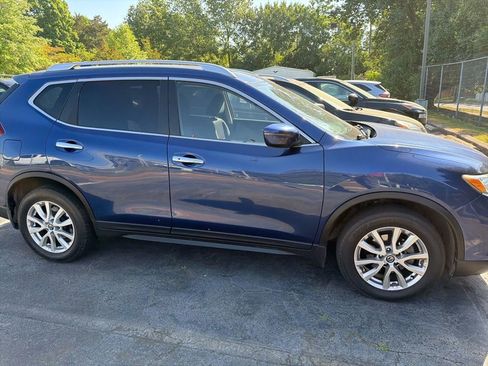 Used 2020 Nissan Rogue SV image 4