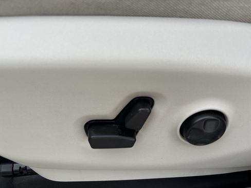 Used 2021 Chrysler Pacifica Touring-L FWD image 14