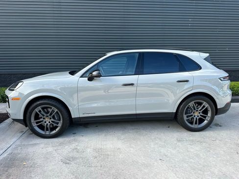 Certified 2024 Porsche Cayenne AWD/4WD image 2
