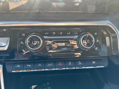 Used 2022 GMC Sierra 1500 Denali w/ Technology Package AWD/4WD image 20