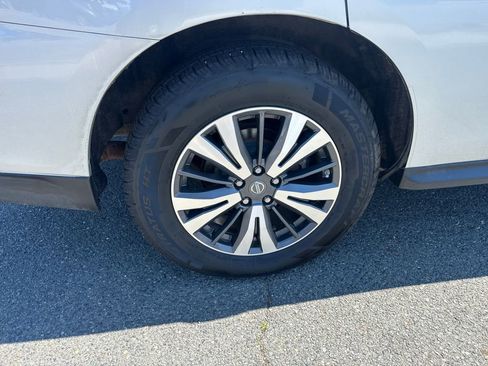 Used 2017 Nissan Pathfinder SV FWD image 15