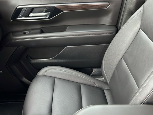 Certified 2025 Chevrolet Tahoe Z71 w/ Comfort Package image 25